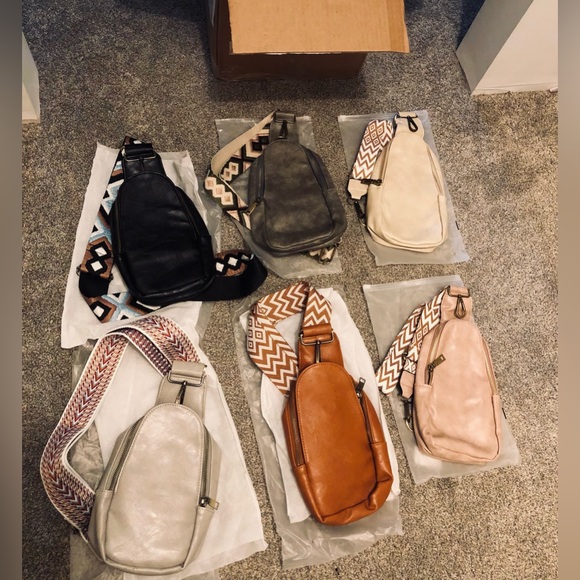 **SOLD** *NEW* Cute crossbody/sling bag with patterned adjustable strap - Picture 2 of 4